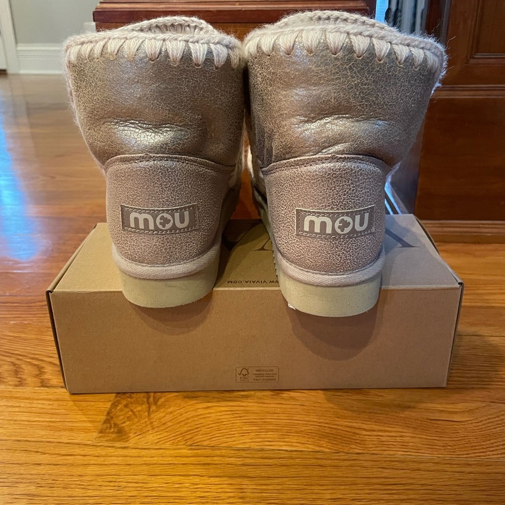 LIKE NEW-UNIQUE AUTHENTIC MOU BOOT